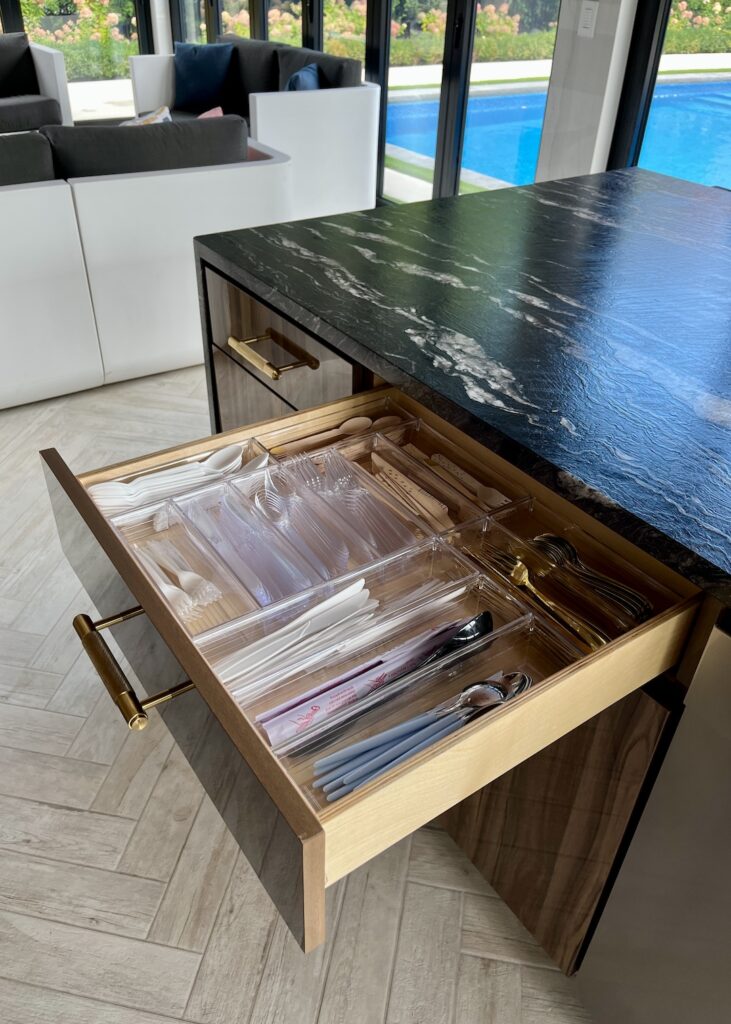 organized cutlery