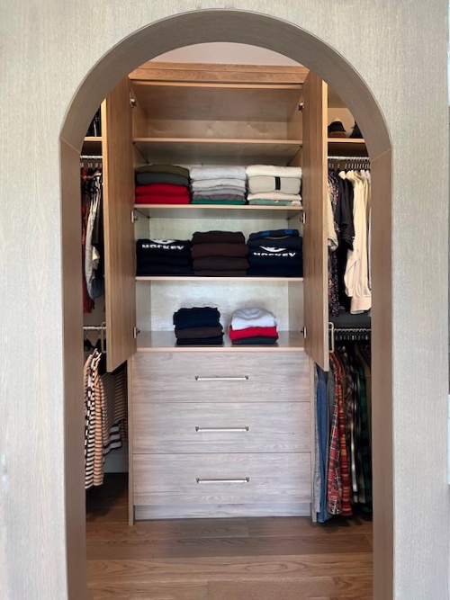Beautifully organized walk in closer in Oakridge area in Calgary